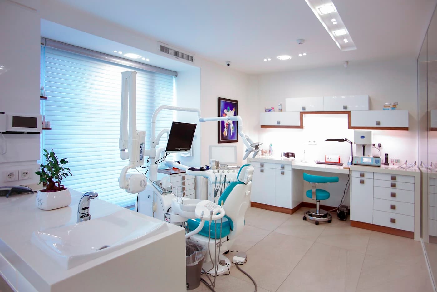 Modern, bright cosmetic dental treatment room